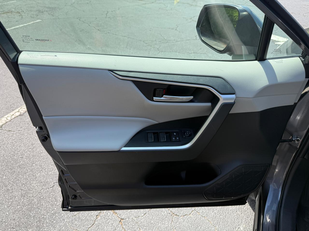 Toyota RAV4 XLE FWD (Natl) 2023