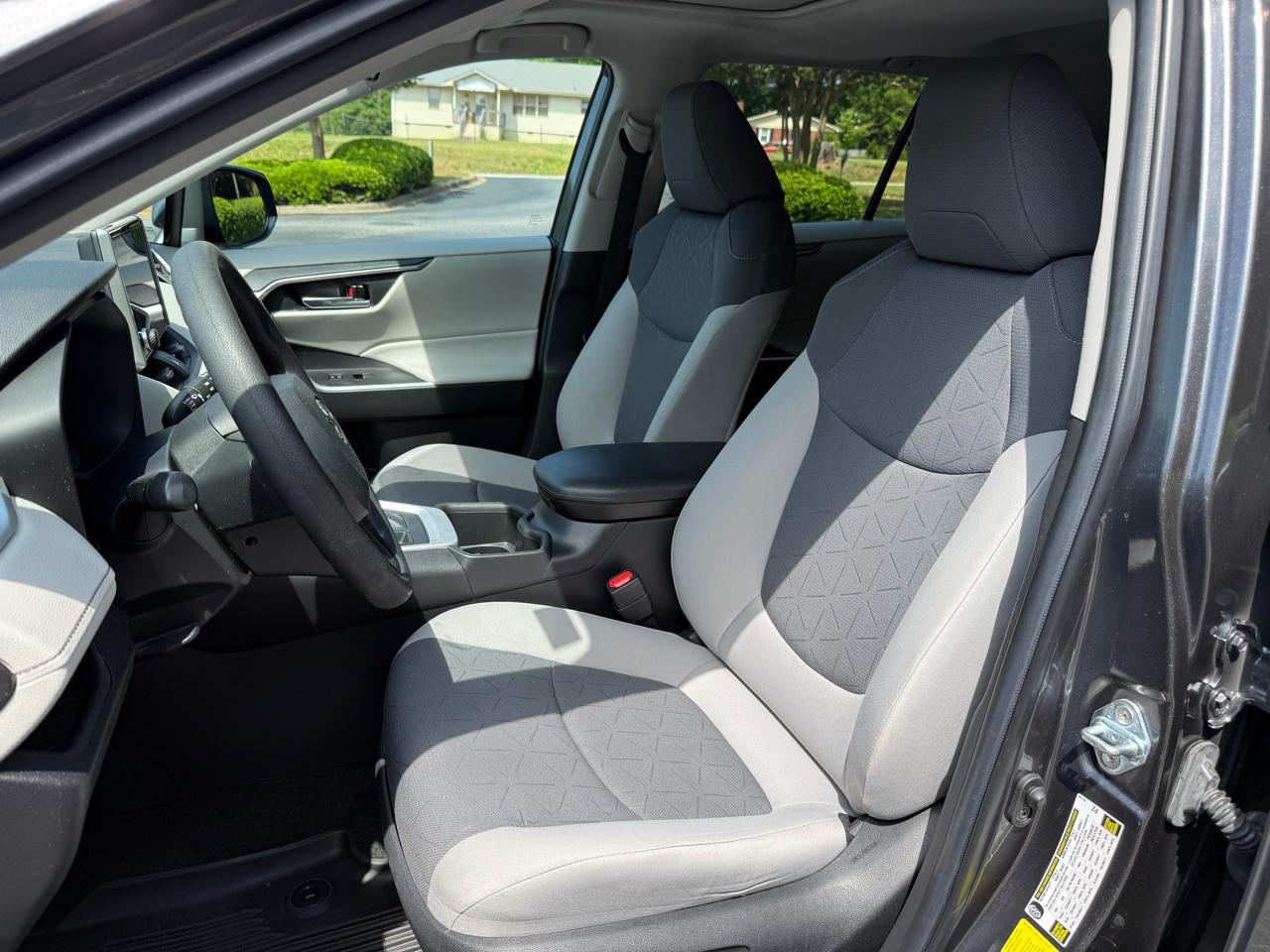 Toyota RAV4 XLE FWD (Natl) 2023