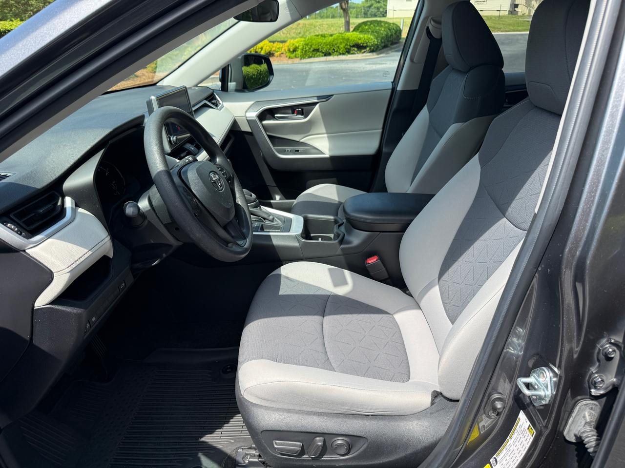 Toyota RAV4 XLE FWD (Natl) 2023