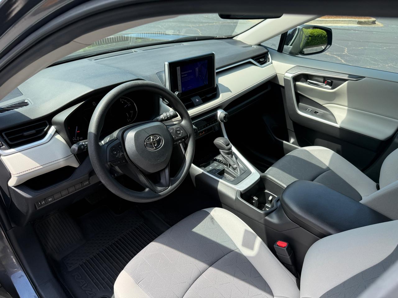 Toyota RAV4 XLE FWD (Natl) 2023