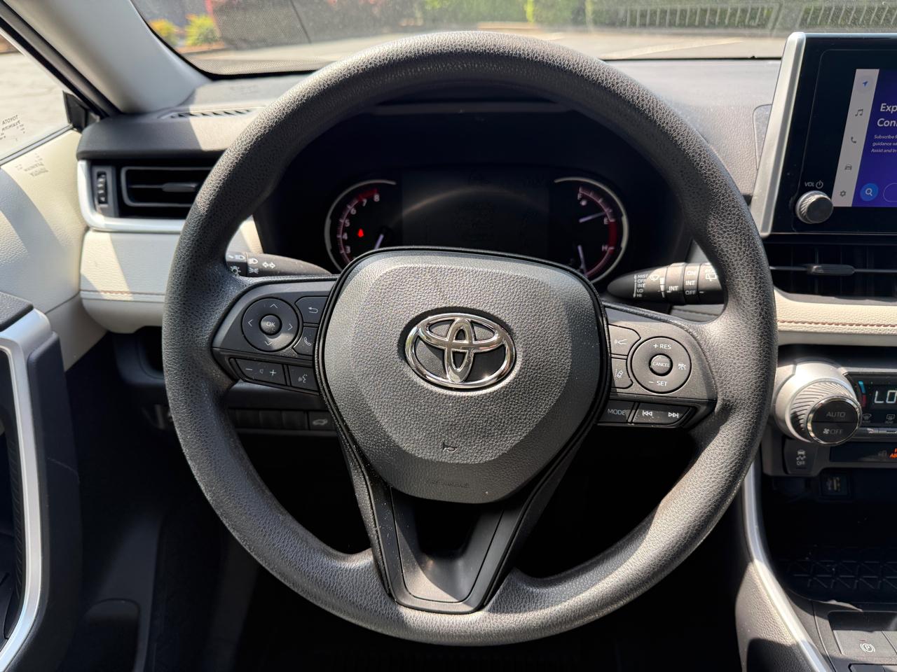 Toyota RAV4 XLE FWD (Natl) 2023