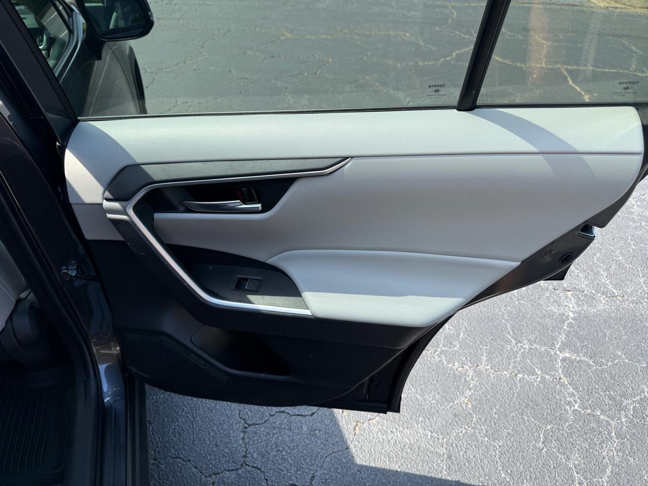 Toyota RAV4 XLE FWD (Natl) 2023