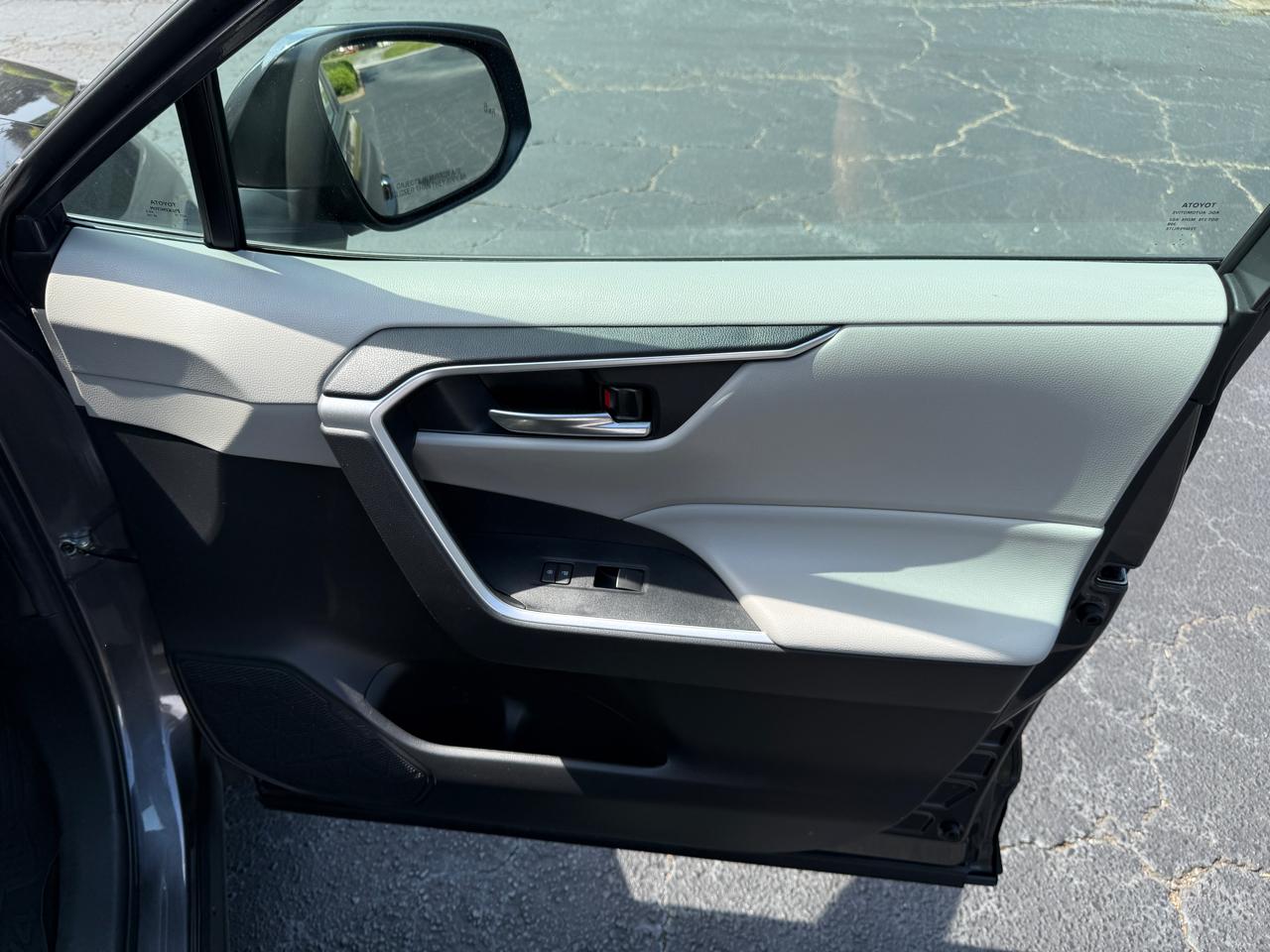 Toyota RAV4 XLE FWD (Natl) 2023