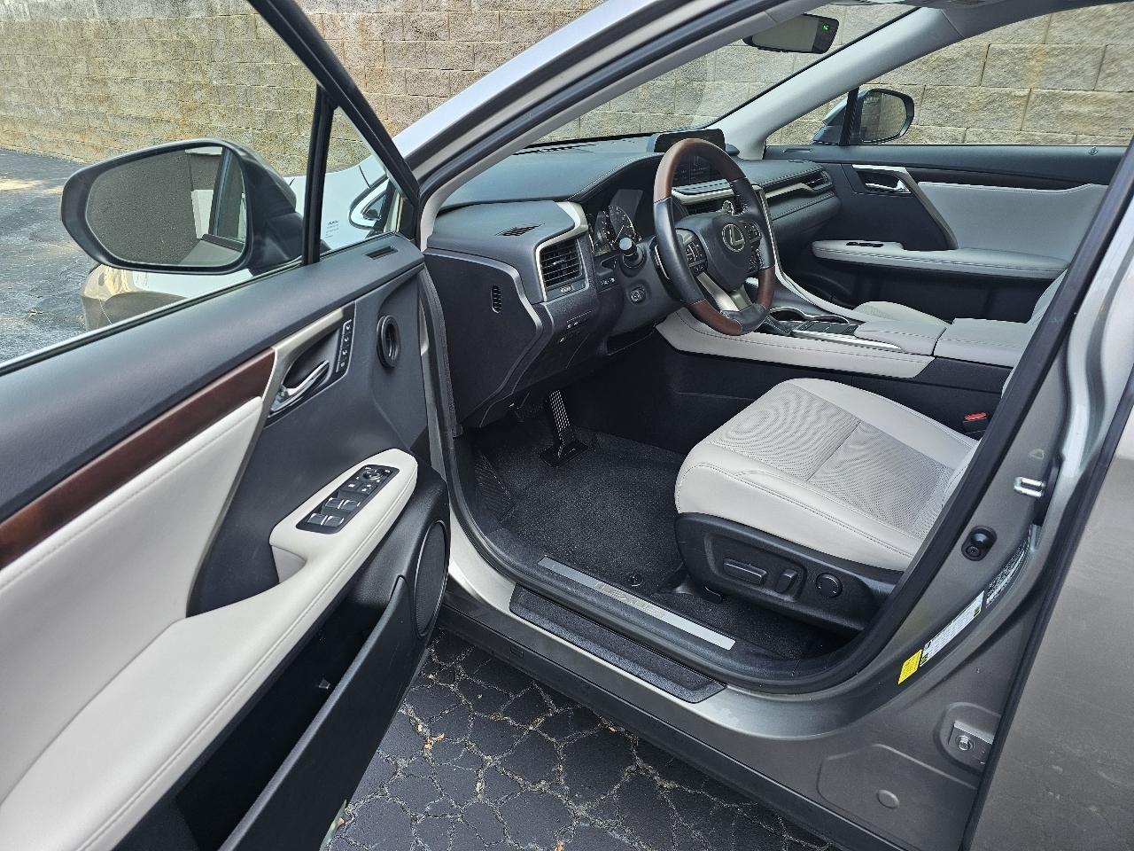 Lexus RX  2022