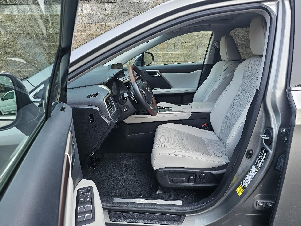 Lexus RX  2022