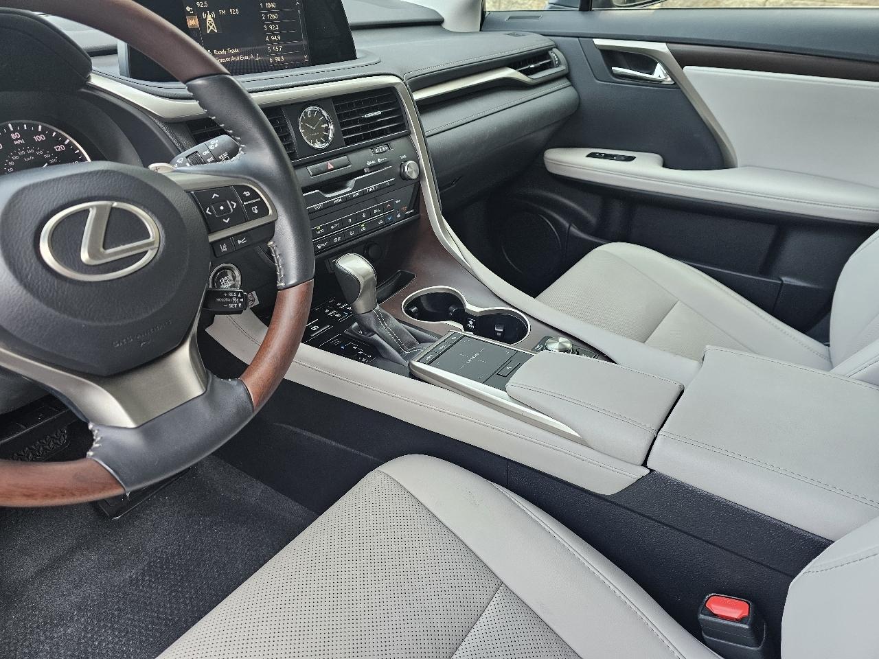 Lexus RX  2022