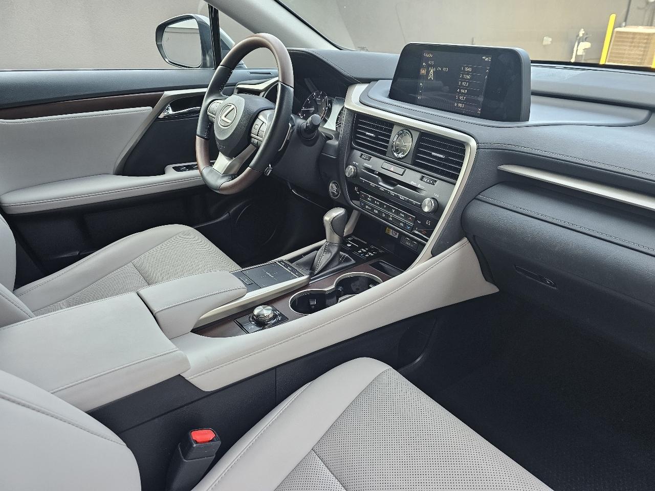 Lexus RX  2022