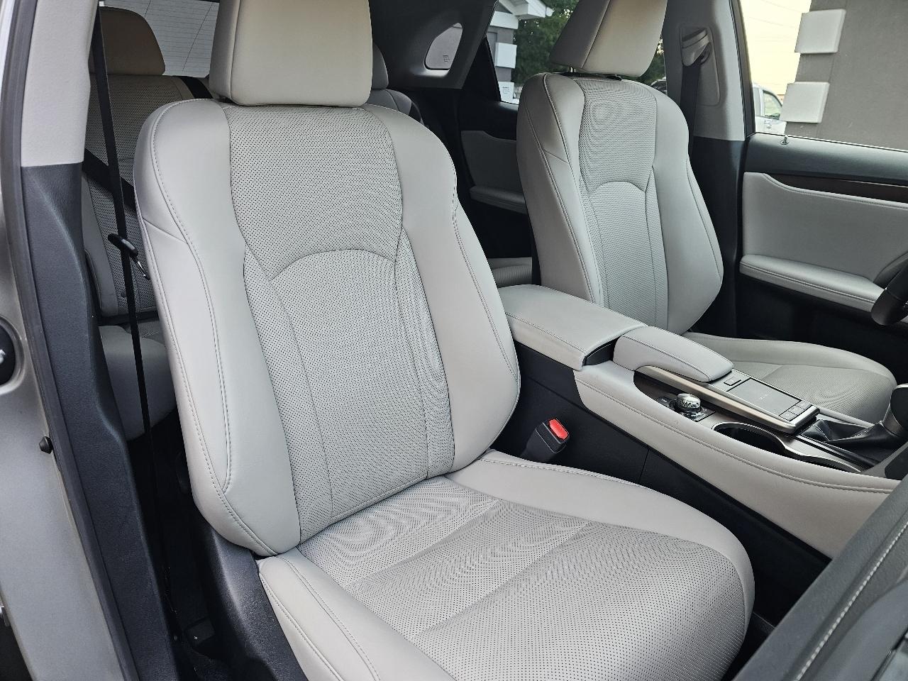 Lexus RX  2022