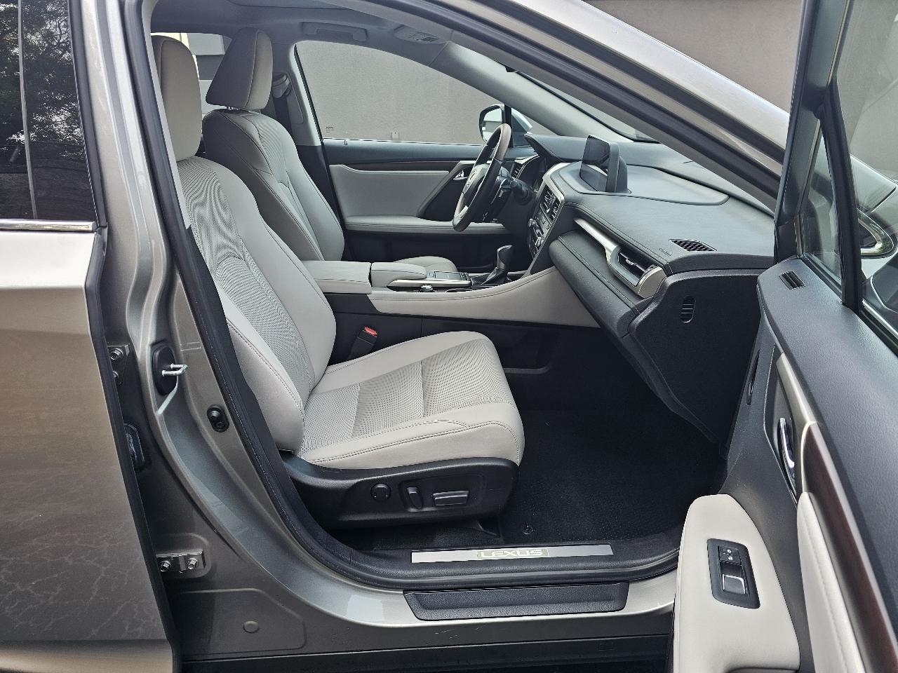 Lexus RX  2022