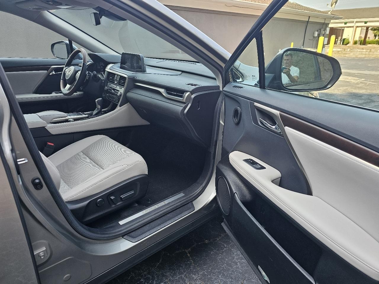 Lexus RX  2022