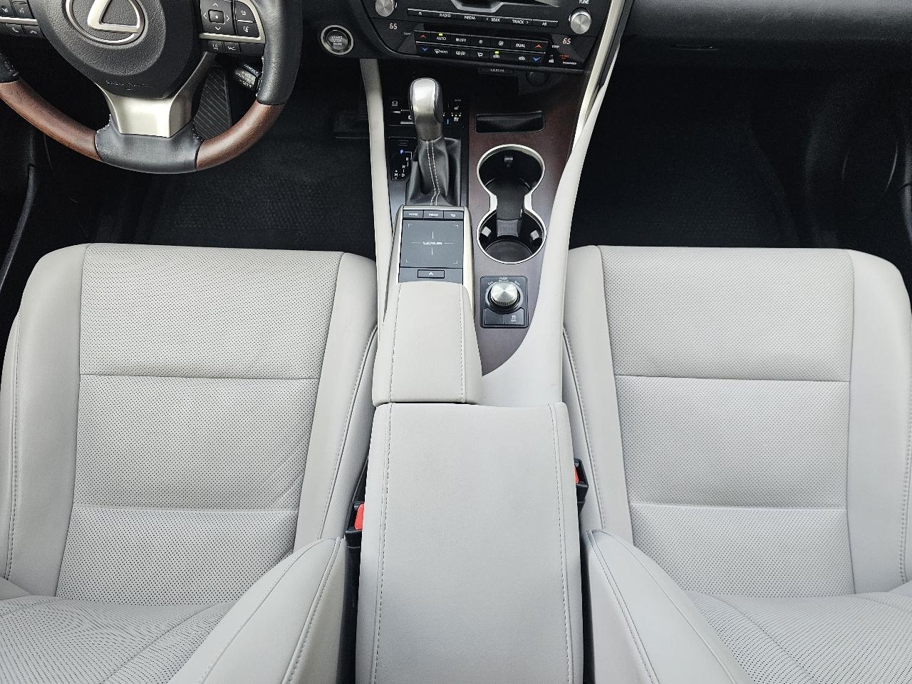 Lexus RX  2022