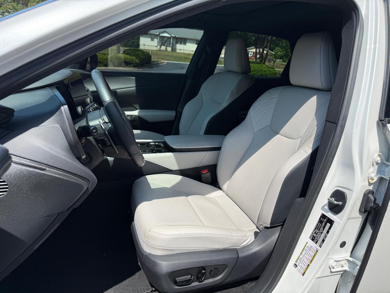 Lexus RX  2023