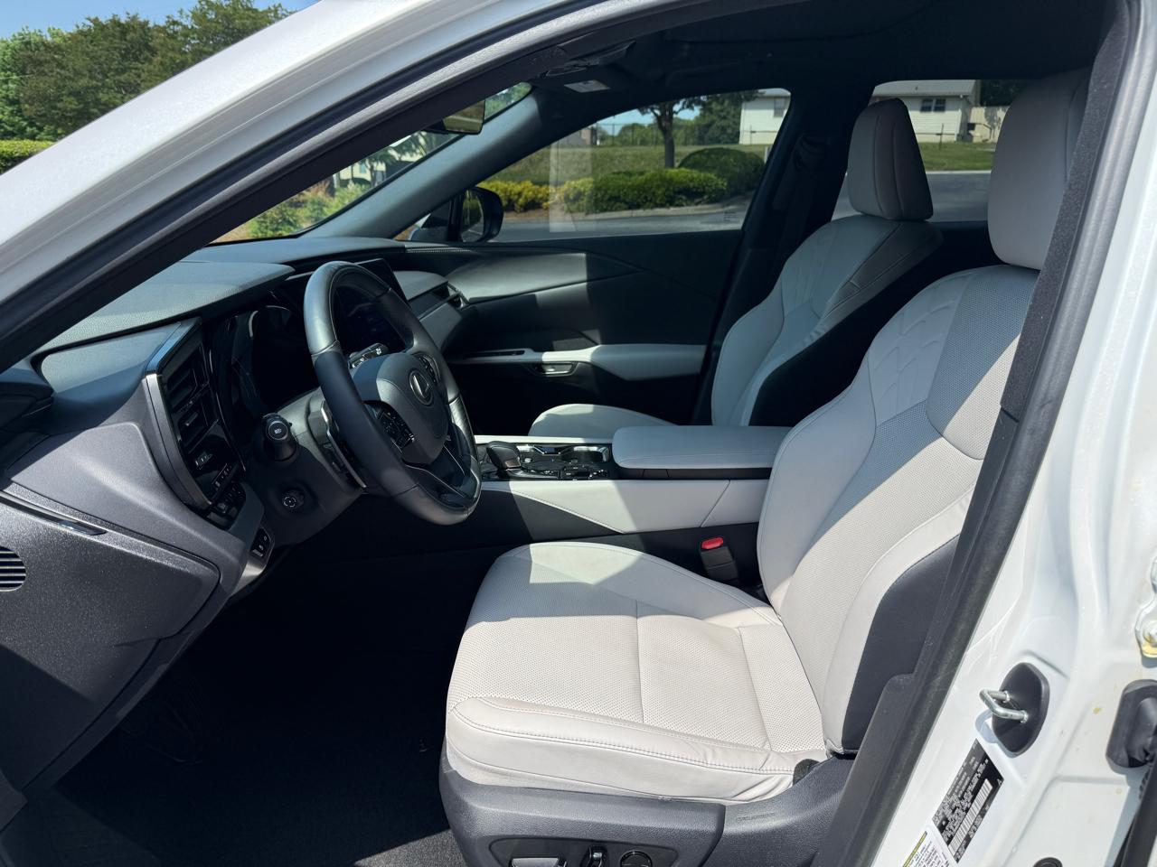 Lexus RX  2023