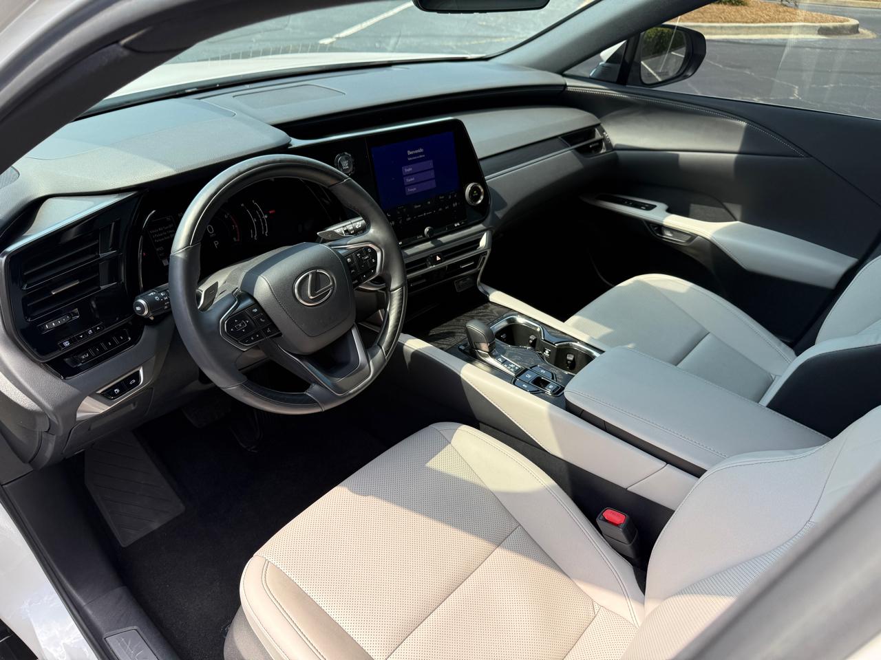 Lexus RX  2023