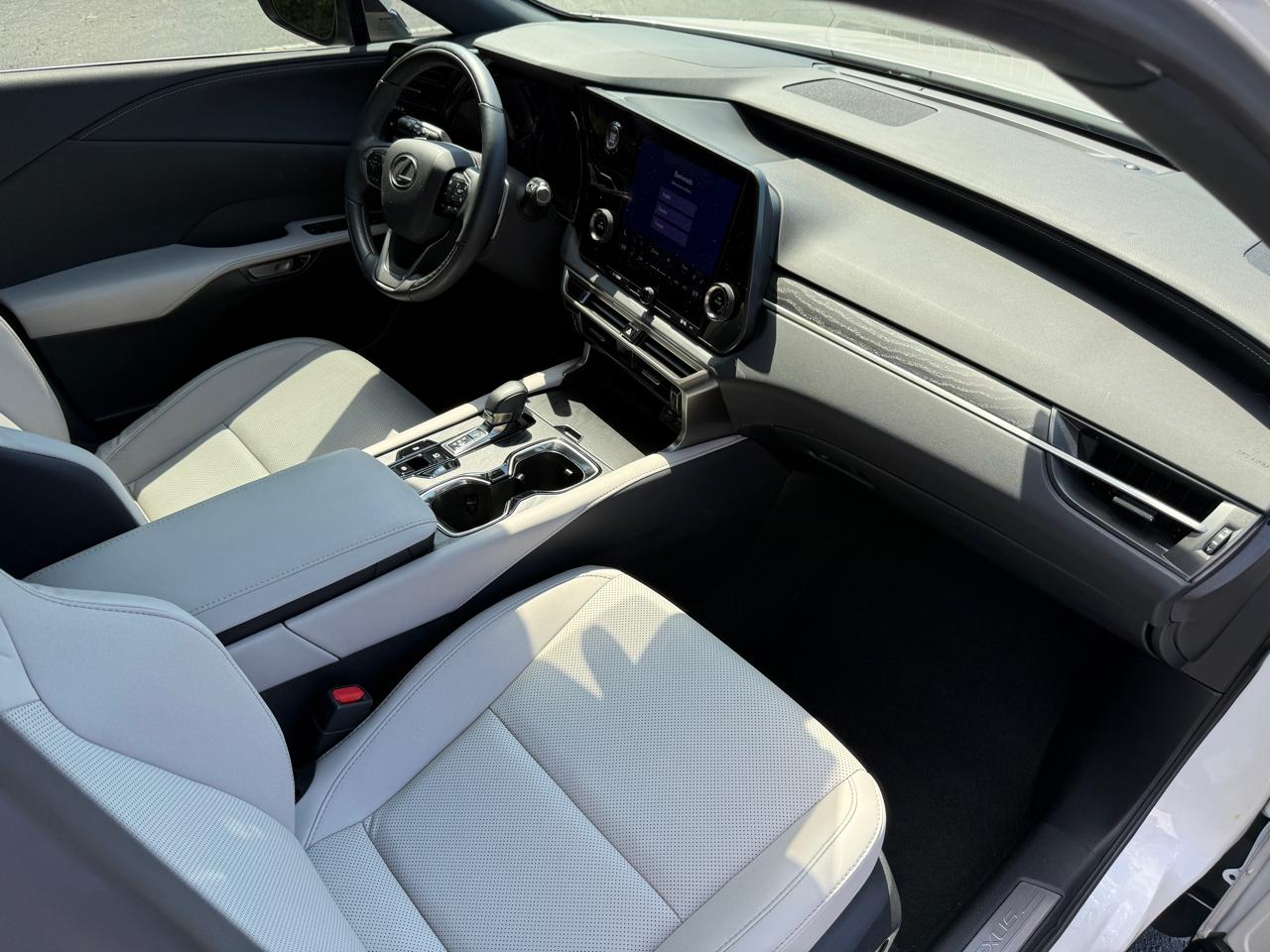 Lexus RX  2023