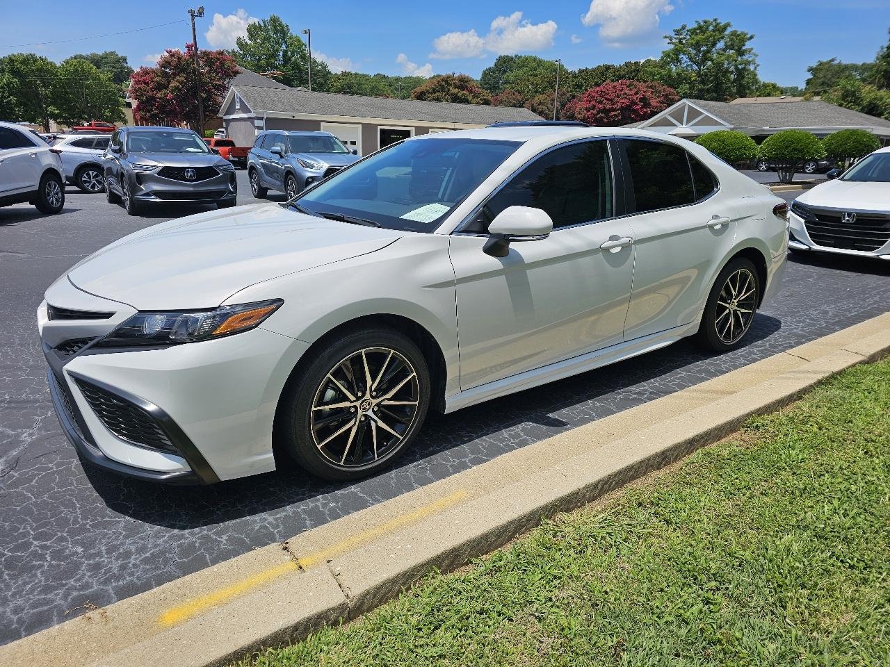 2024 Toyota Camry SE Auto (Natl)