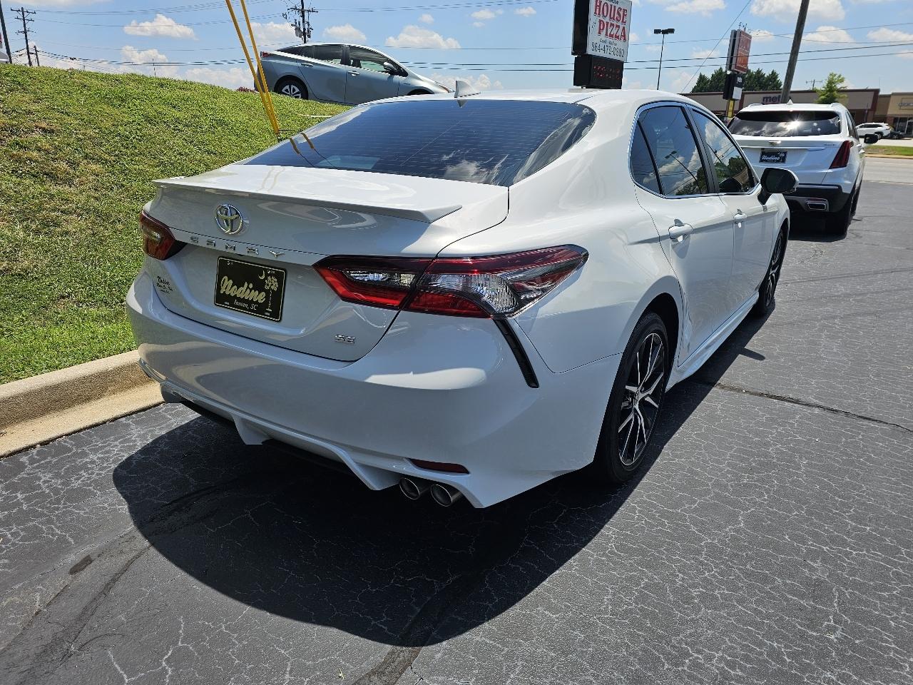 Toyota Camry SE Auto (Natl) 2024
