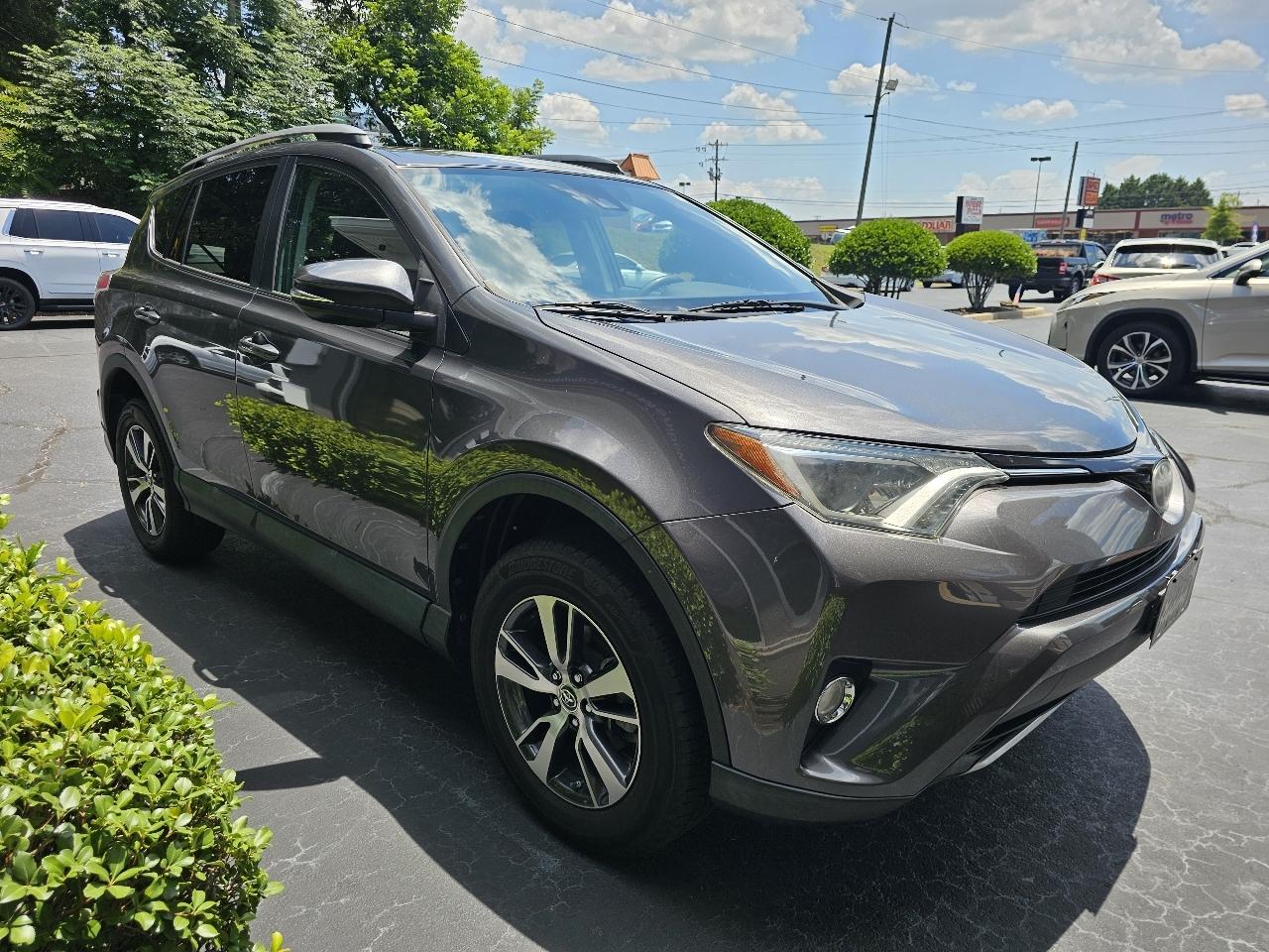Toyota RAV4 XLE FWD (Natl) 2018