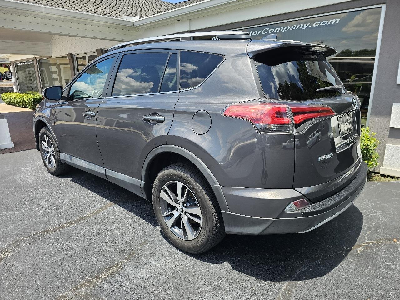 Toyota RAV4 XLE FWD (Natl) 2018