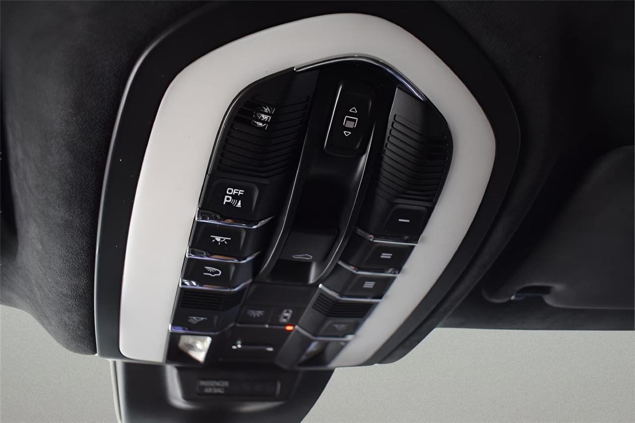 Porsche Macan  2017