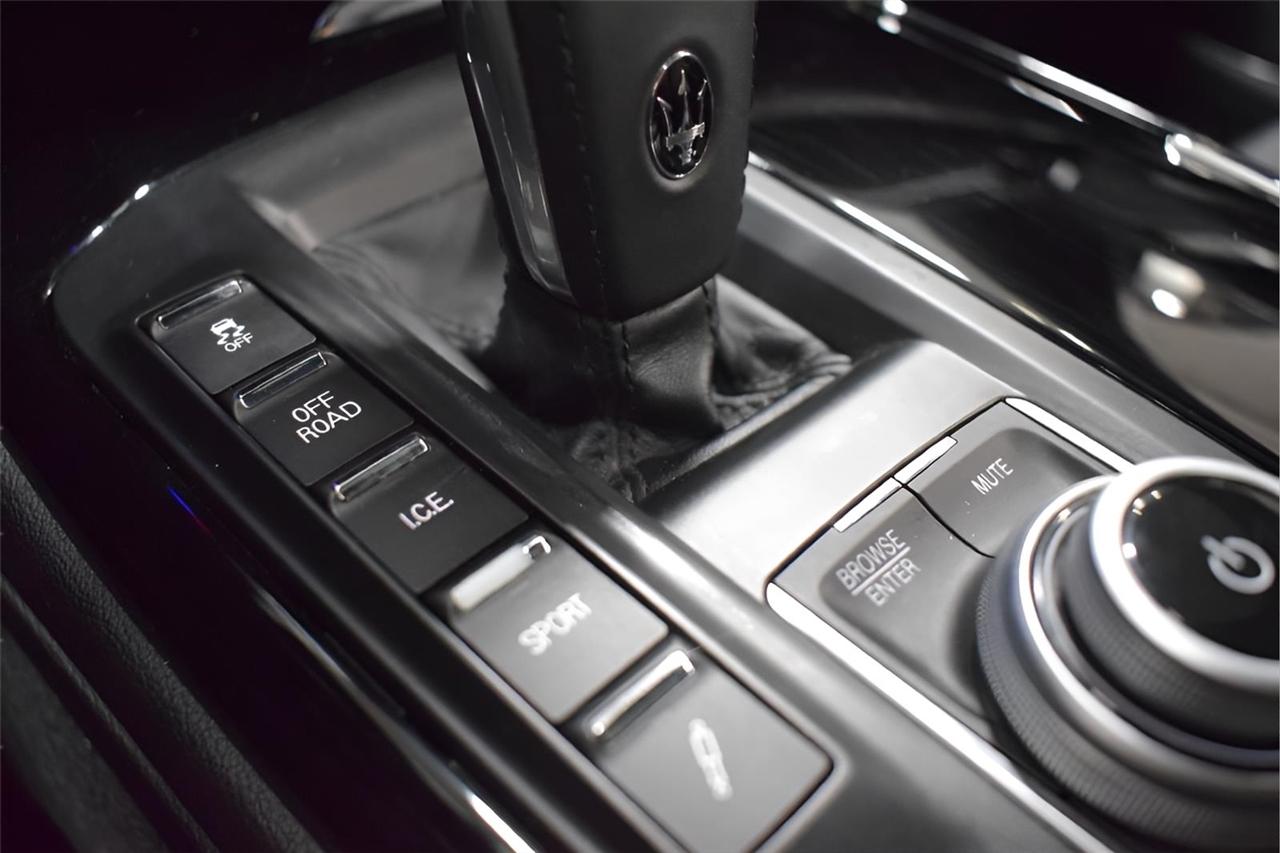 Maserati Levante Base 2021