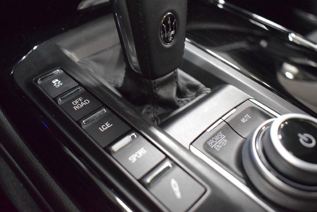 Maserati Levante Base 2021