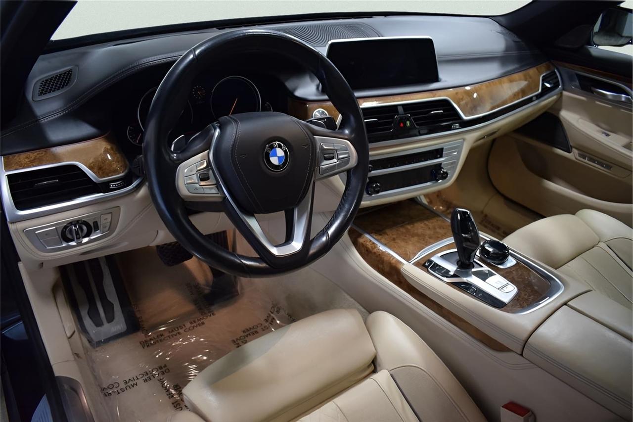 BMW 7-Series  2017