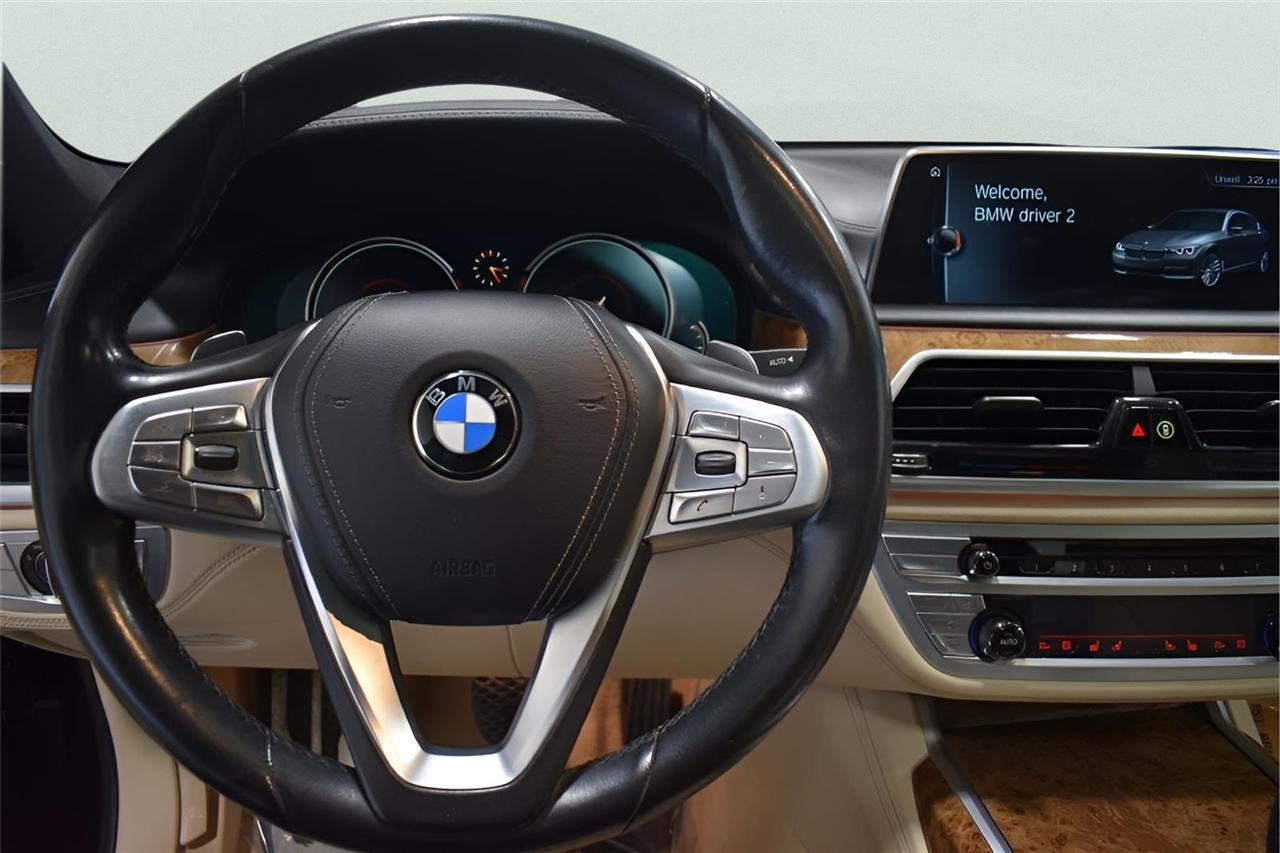 BMW 7-Series  2017