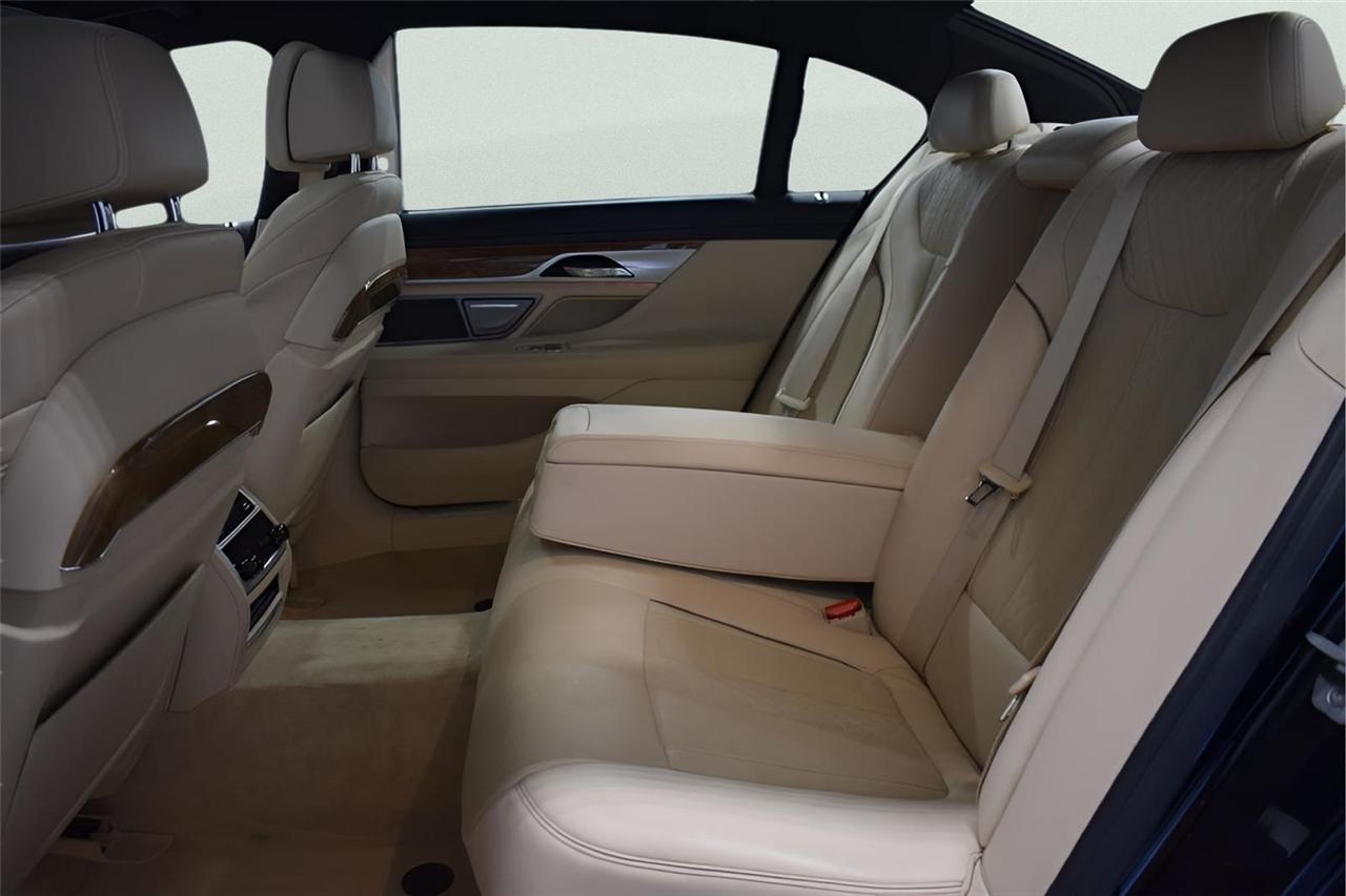 BMW 7-Series  2017