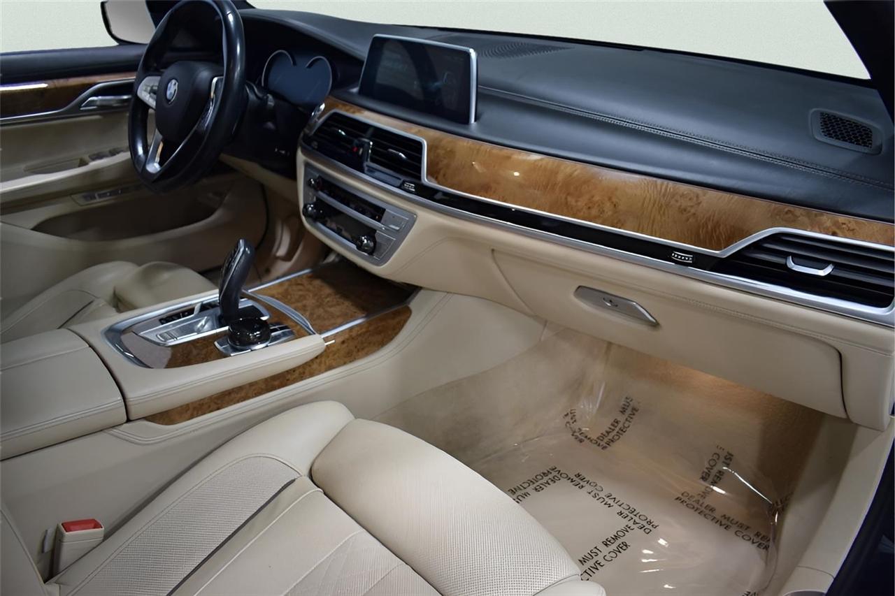 BMW 7-Series  2017