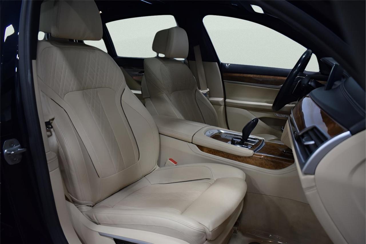 BMW 7-Series  2017