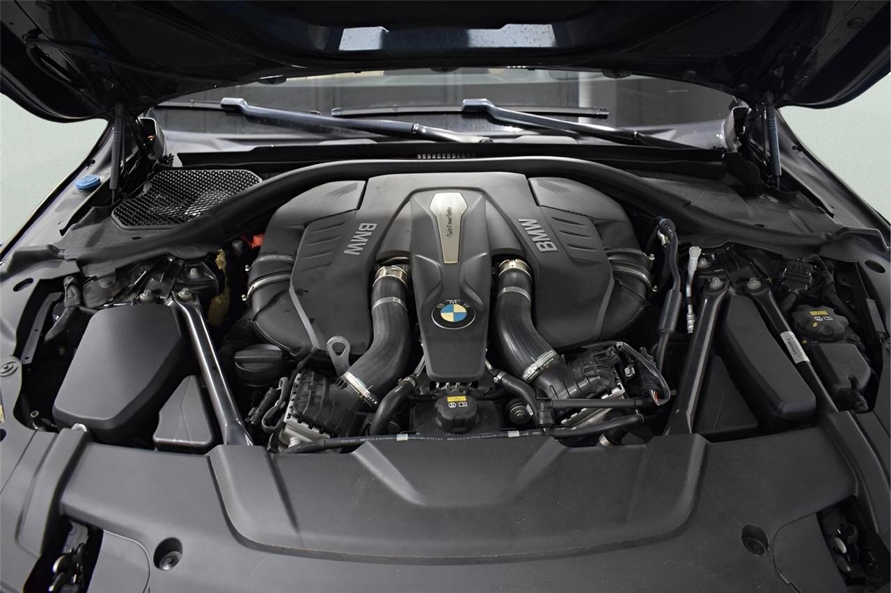 BMW 7-Series  2017