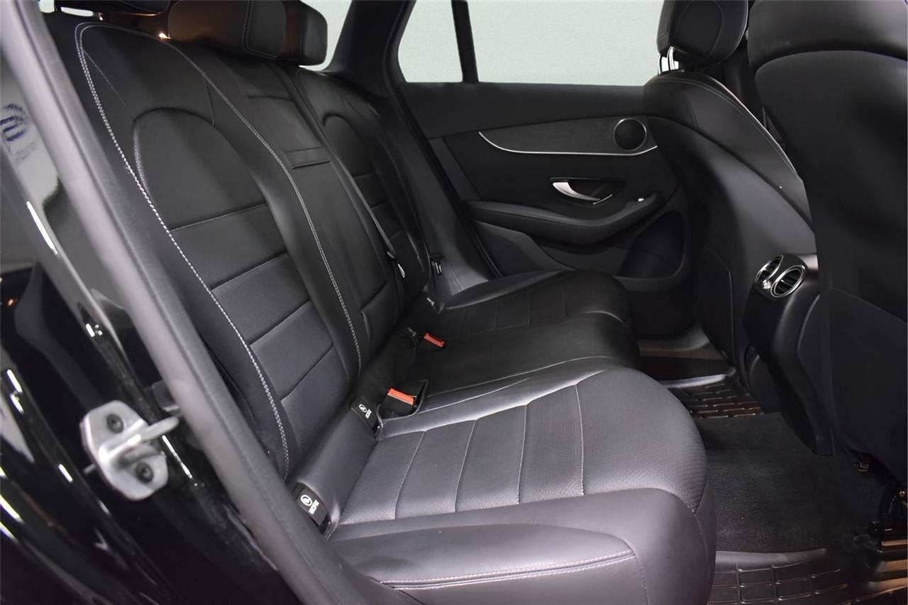 Mercedes-Benz GLC-Class  2022