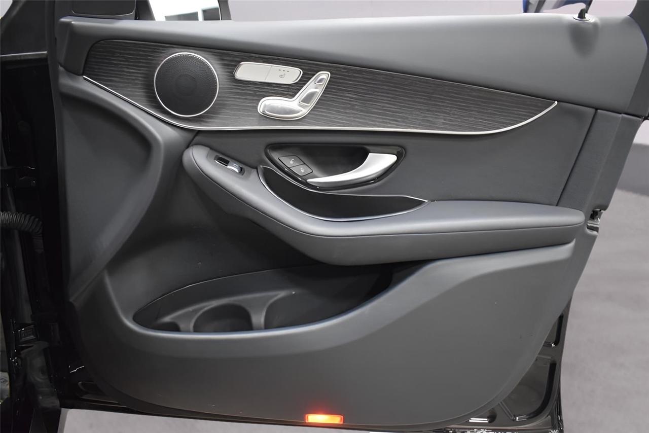 Mercedes-Benz GLC-Class  2022