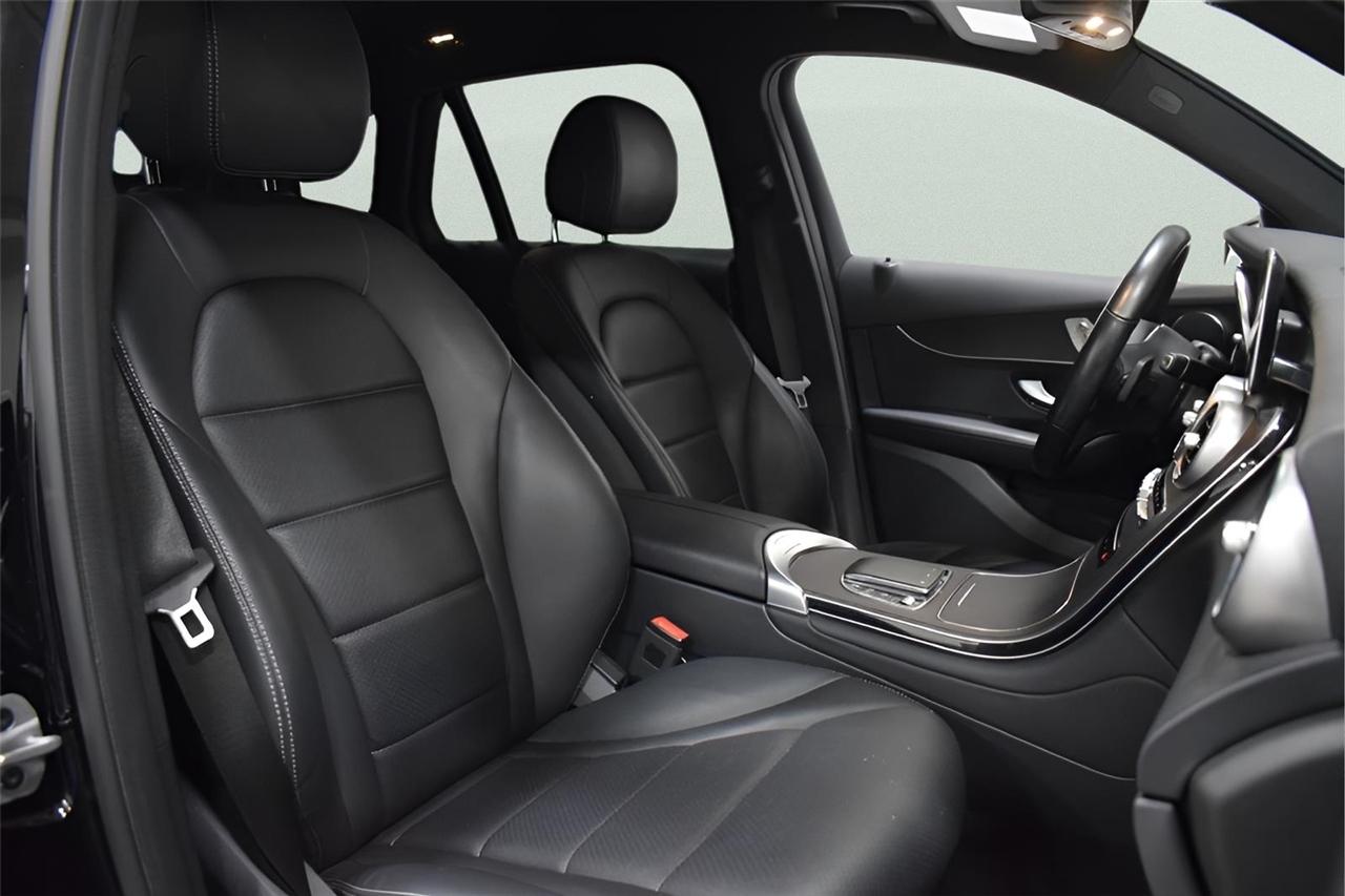 Mercedes-Benz GLC-Class  2022