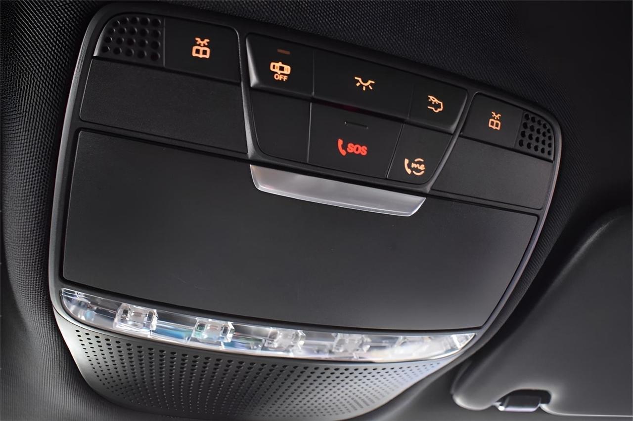 Mercedes-Benz GLC-Class  2022