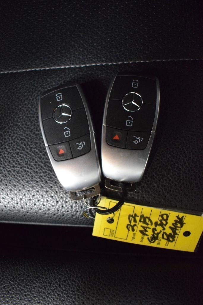 Mercedes-Benz GLC-Class  2022