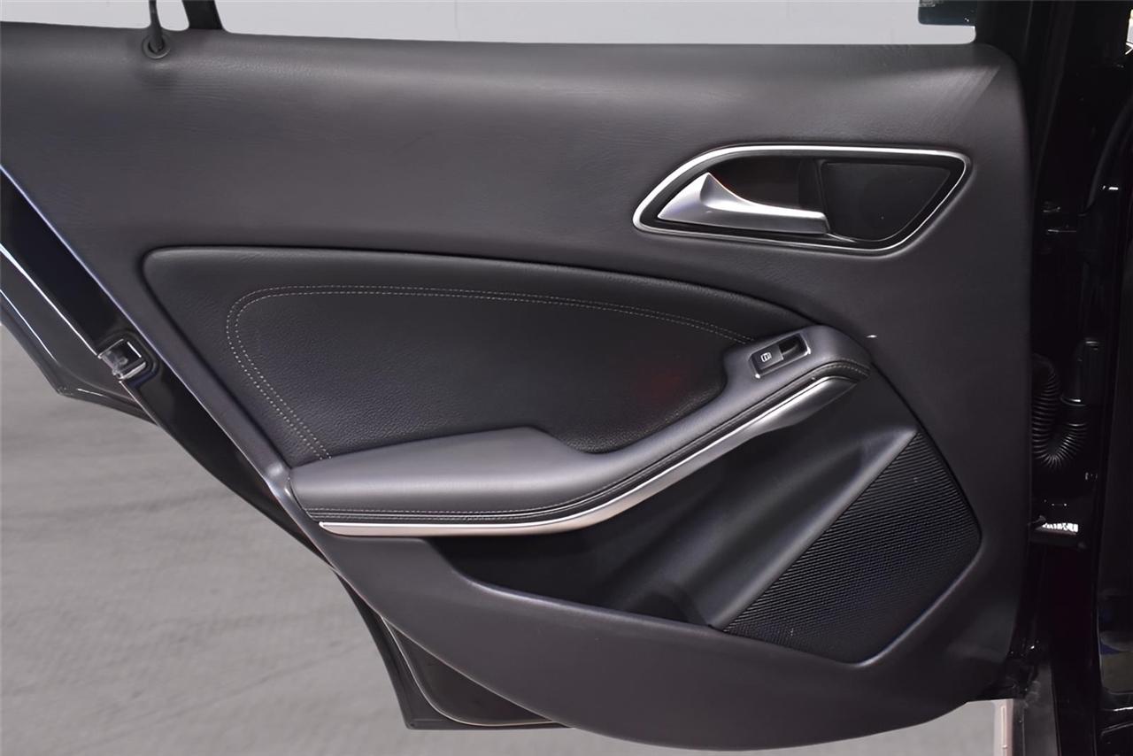 Mercedes-Benz GLA-Class  2015