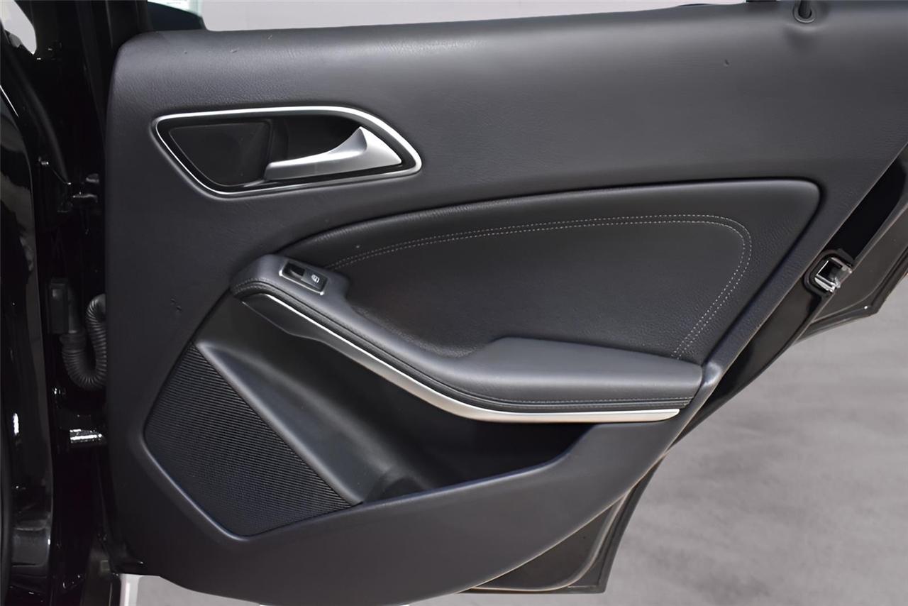 Mercedes-Benz GLA-Class  2015