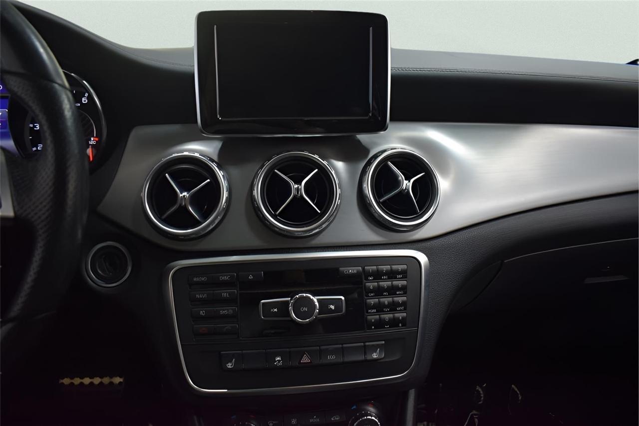 Mercedes-Benz GLA-Class  2015