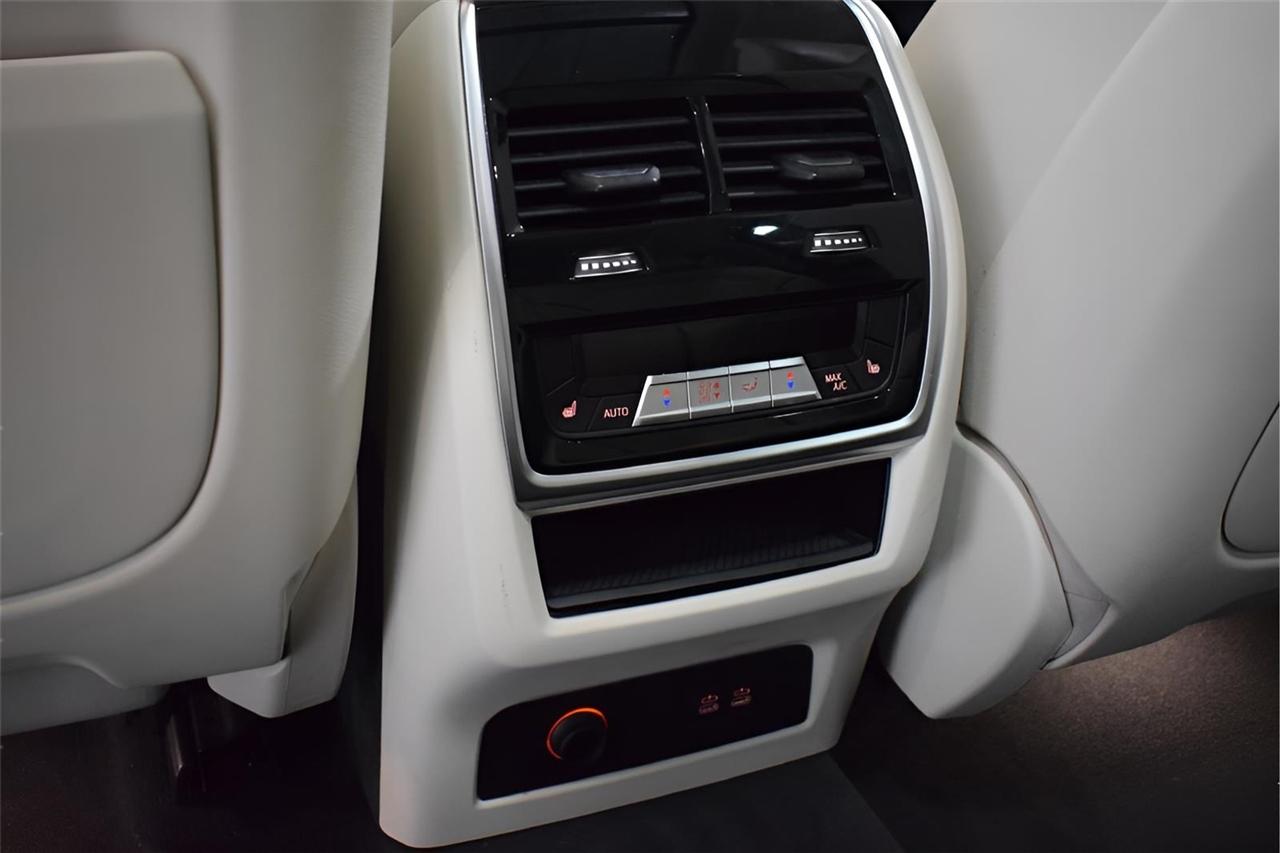 BMW X7  2020
