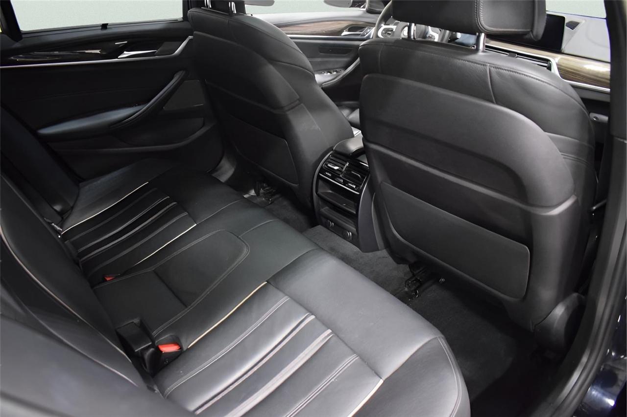 BMW 5-Series  2019