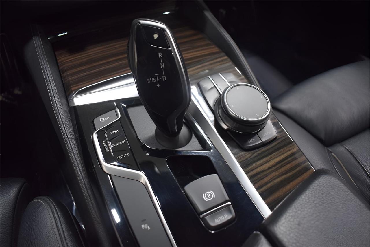 BMW 5-Series  2019