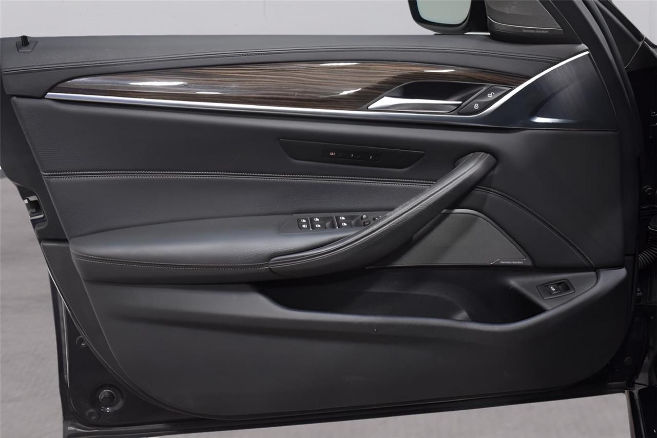 BMW 5-Series  2019