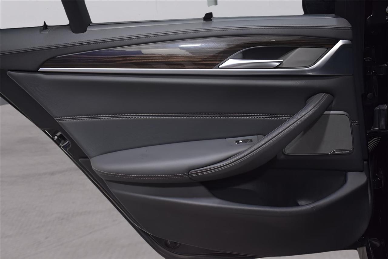 BMW 5-Series  2019