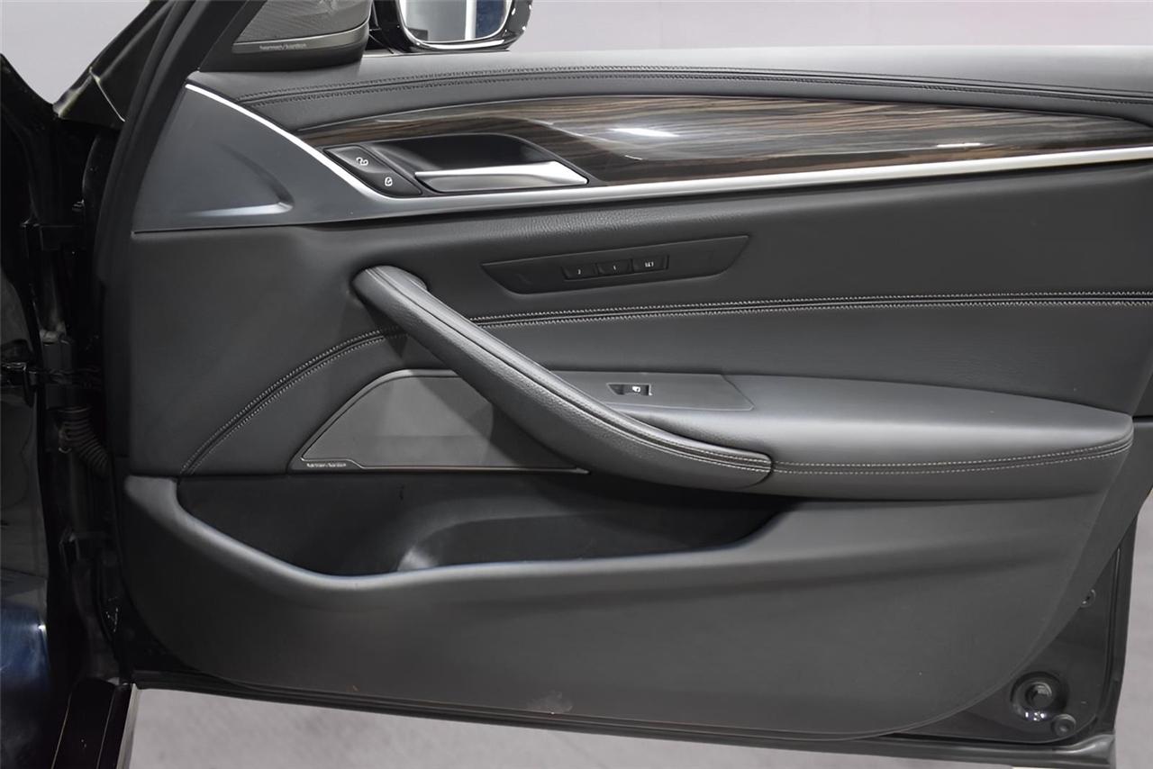 BMW 5-Series  2019