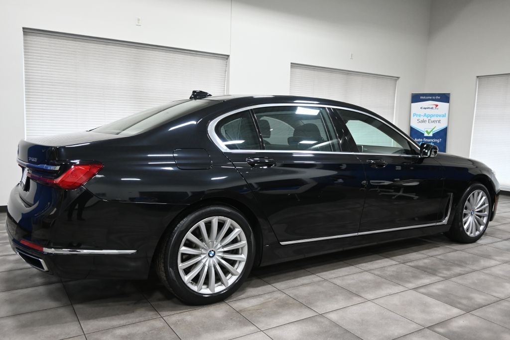 BMW 7-Series  2020