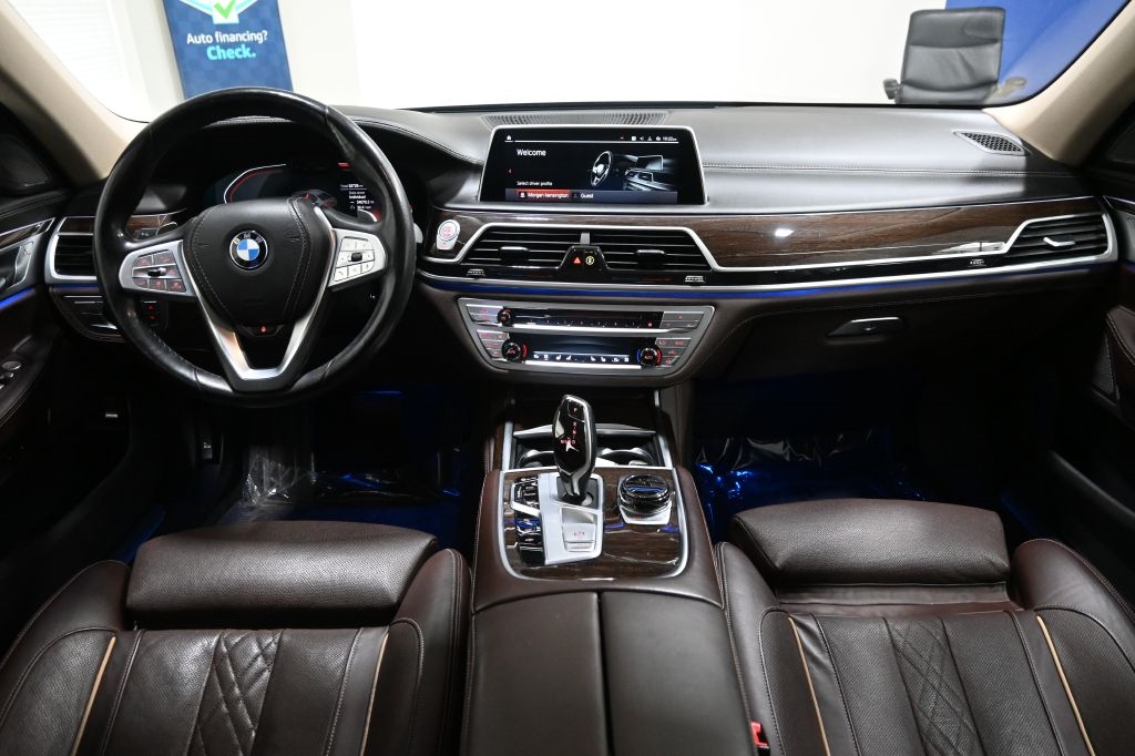 BMW 7-Series  2020