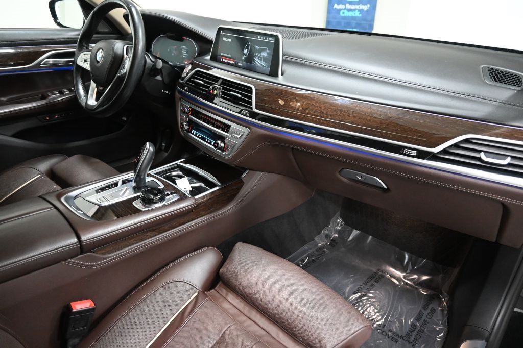 BMW 7-Series  2020