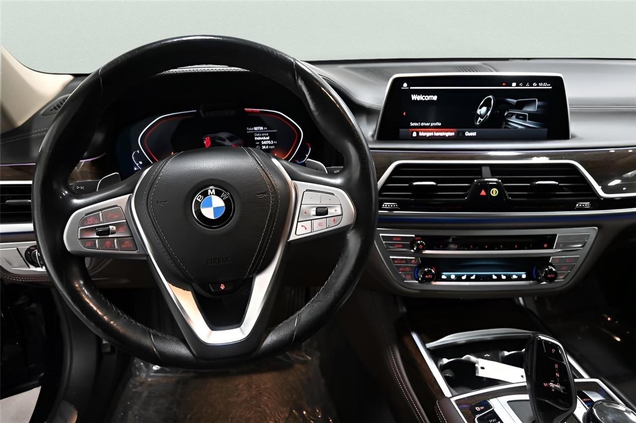 BMW 7-Series  2020